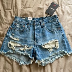 NWT Levi’s 501 shorts. High rise.